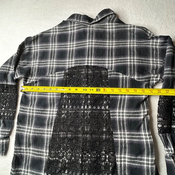 Democracy Women's Rare Medium Plaid Button Down Shirt Crochet Lace Embroidery - Picture 13 of 14